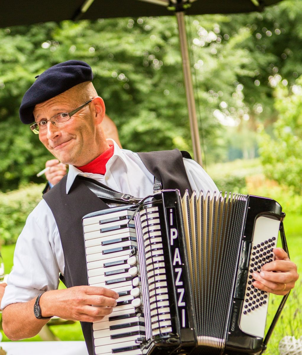 Franse Muziek Frans Chanson Bruxelles, Brussel, Anvers, Antwerpen, Belgie, Belgique, Nederland, Accordeonist George, Accordeoniste