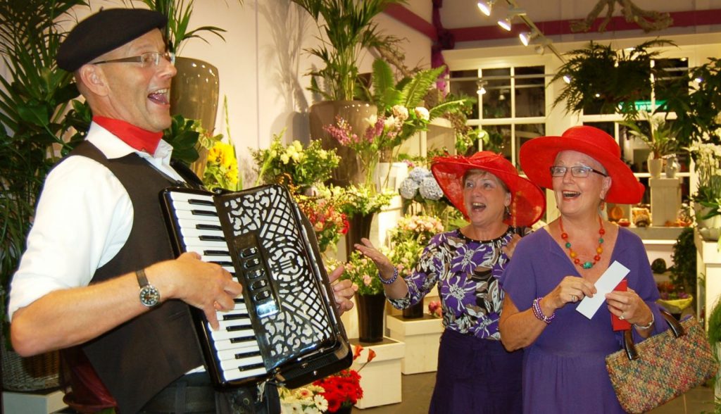 Franse Accordeonist Accordeon Muziek Frans en Chansons PazziMusic Mogelijkheden bruiloft huwelijk trouwdag huwelijksjubileum namen jaren overzicht