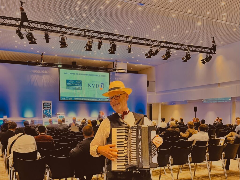 Accordeonist Henk George Congres Ahoy Rotterdam Feestelijke Muziek Accordeonmuziek PazziMusic.nl Vloeiend Italiaans sprekend